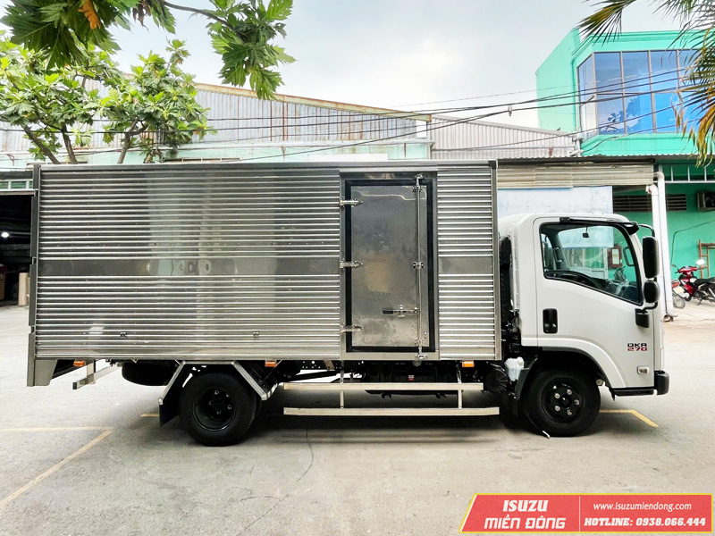 Xe Tải Isuzu QKR270 2T9 Thùng Kín Euro 5