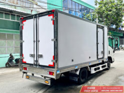 Xe Tải Isuzu QKR270 2T9 Thùng Kín Euro 5