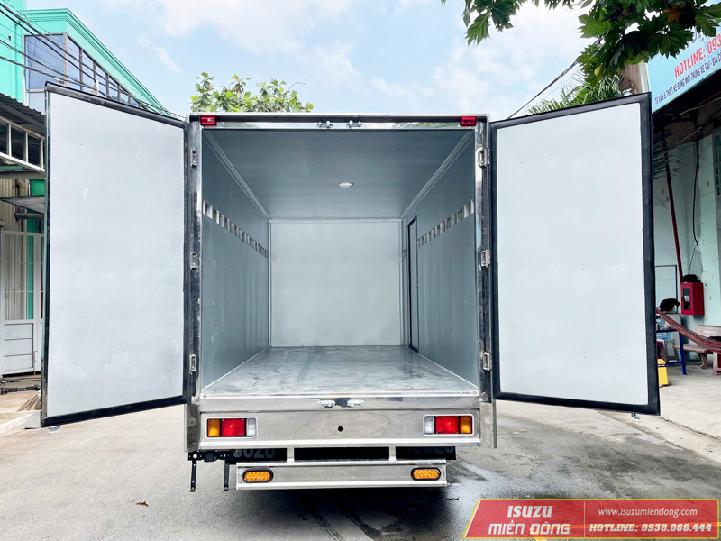 Xe Tải Isuzu QKR270 2T9 Thùng Kín Euro 5