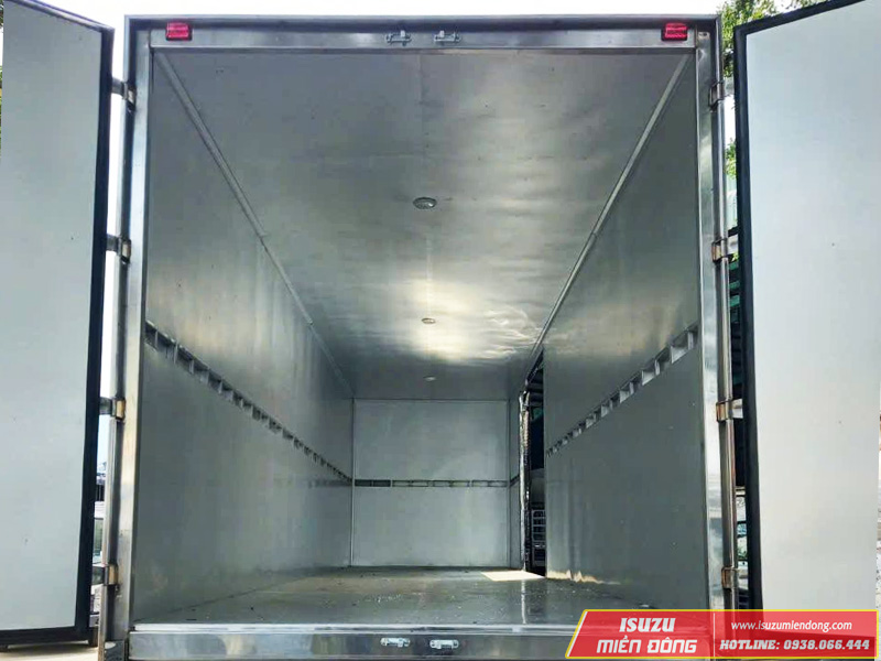 Xe tải Isuzu FVM 1500 15 tấn thùng kín