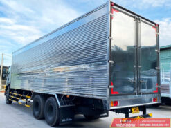 Xe tải Isuzu FVM 1500 15 tấn thùng kín