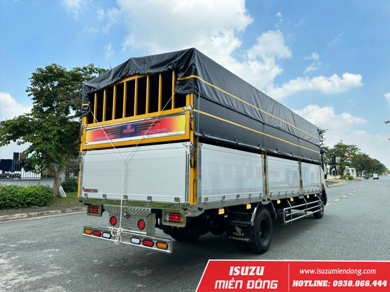 Xe tải Isuzu FRR650 6.4 tấn thùng bạt bửng nhôm