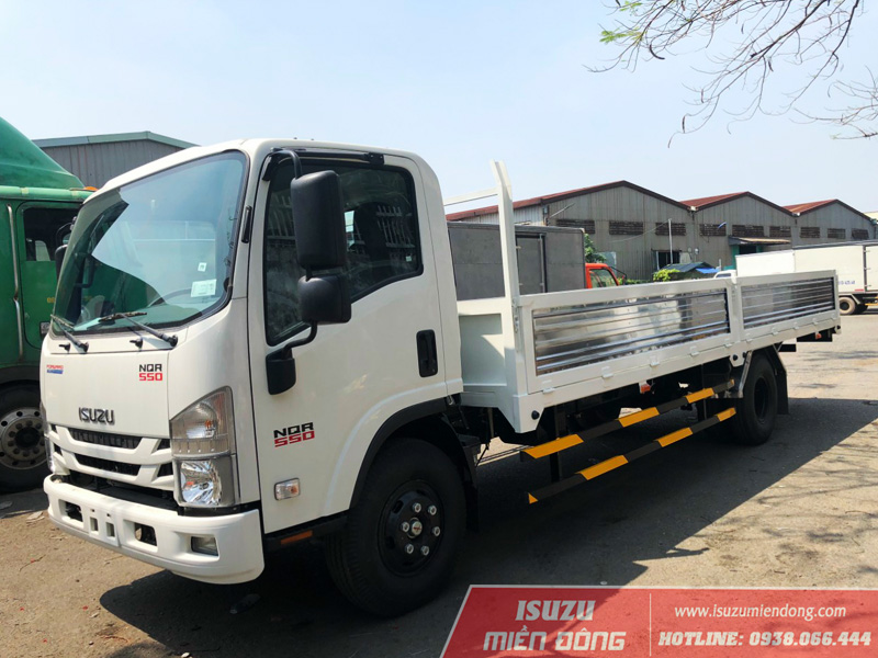 Xe tải Isuzu NQR 550 6 tấn thùng lửng
