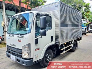 Xe tải Isuzu QKR 230 2.4 tấn thùng kín