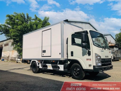 Xe tải Isuzu QKR 210 2.4 tấn thùng kín composite