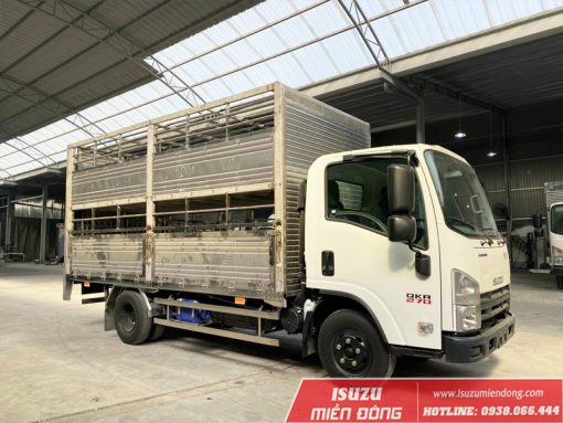 xe tải Isuzu 1.9 tấn QKR 270 chở gia súc