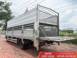 xe tải Isuzu 5 tấn FRR 650 chở gia súc