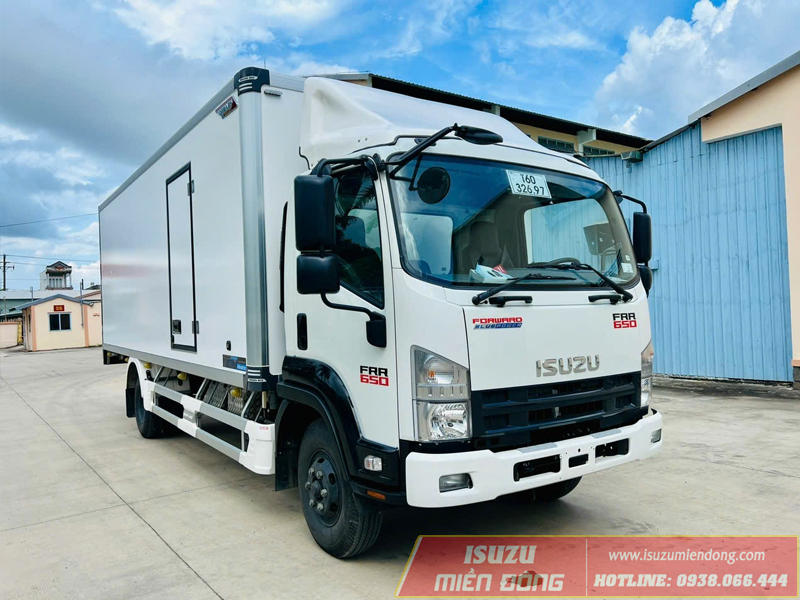 xe tải Isuzu FRR 650 6 tấn thùng bảo ôn