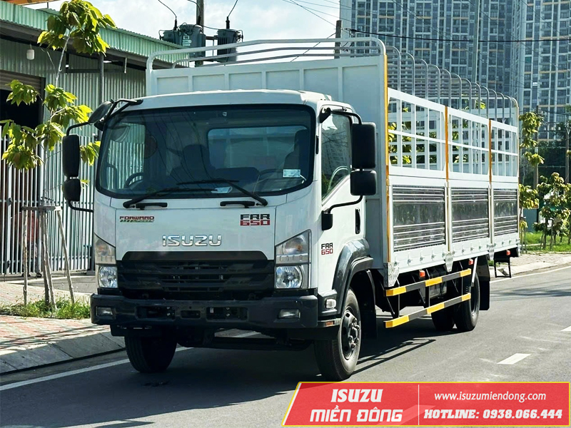 Xe tải Isuzu FRR90QE5 6.2 tấn thùng mui bạt 7m3