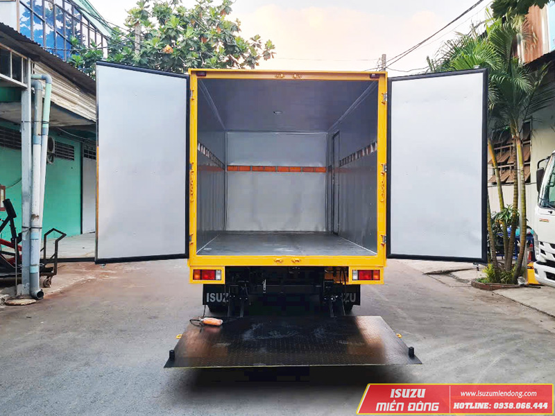 Xe tải Isuzu NPR 400 3T5 thùng kín bửng
