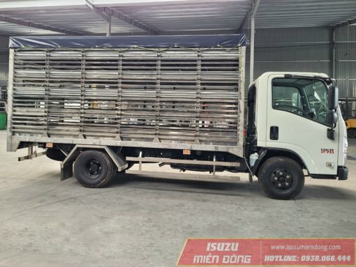 Xe tải Isuzu QKR 270 chở vịt sàn 5 tầng