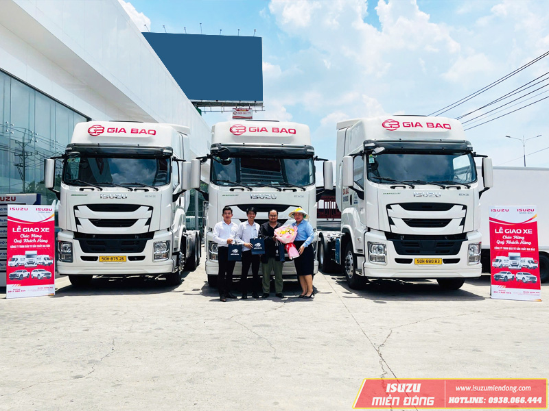 Isuzu Miền Đông bàn giao dự án 03 xe đầu kéo Isuzu 420Ps - EXZ4042 cho đối tác công ty TNHH Đầu Tư Sản Xuất Gia Bảo.
