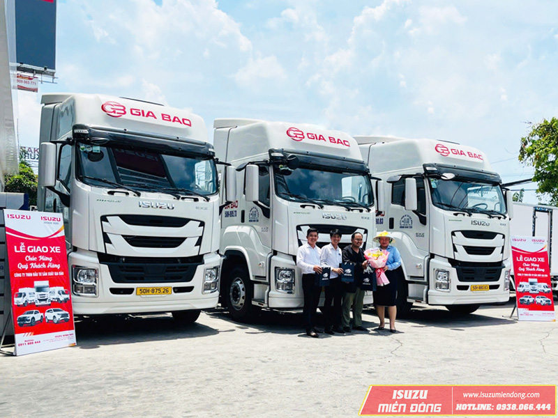 Isuzu Miền Đông bàn giao dự án 03 xe đầu kéo Isuzu 420Ps - EXZ4042 cho đối tác công ty TNHH Đầu Tư Sản Xuất Gia Bảo.