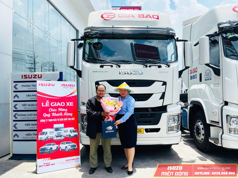 Isuzu Miền Đông bàn giao dự án 03 xe đầu kéo Isuzu 420Ps - EXZ4042 cho đối tác công ty TNHH Đầu Tư Sản Xuất Gia Bảo.