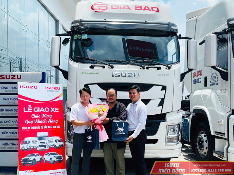 Isuzu Miền Đông bàn giao dự án 03 xe đầu kéo Isuzu 420Ps - EXZ4042 cho đối tác công ty TNHH Đầu Tư Sản Xuất Gia Bảo.