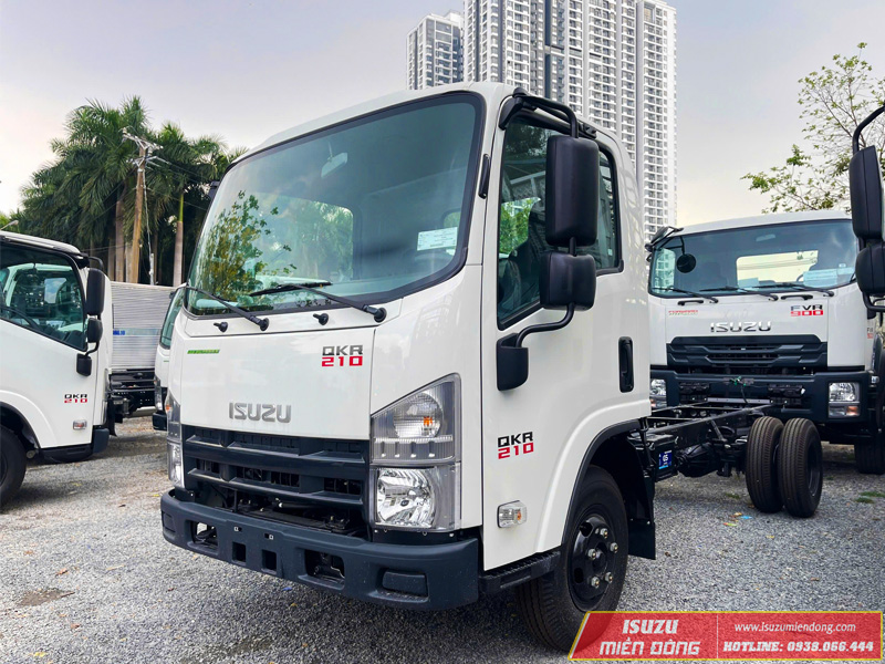 Giá xe tải Isuzu QKR 210 Euro 5 lăn bánh mới nhất 2025