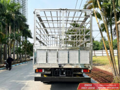 Xe Tải Isuzu FRR90QE5 5 Tấn Chở Gia Cầm
