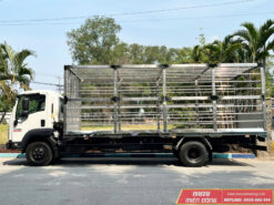 Xe Tải Isuzu FRR90QE5 5 Tấn Chở Gia Cầm