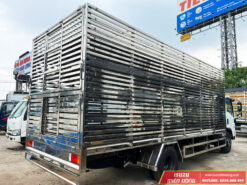 Xe tải Isuzu NQR 550 5 tấn chở vịt sàn 05 tầng