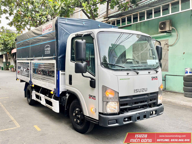 Xe Tải Isuzu QMR77HE5 2T8 Thùng Mui Bạt