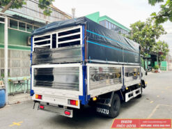 Xe Tải Isuzu QMR77HE5 2T8 Thùng Mui Bạt