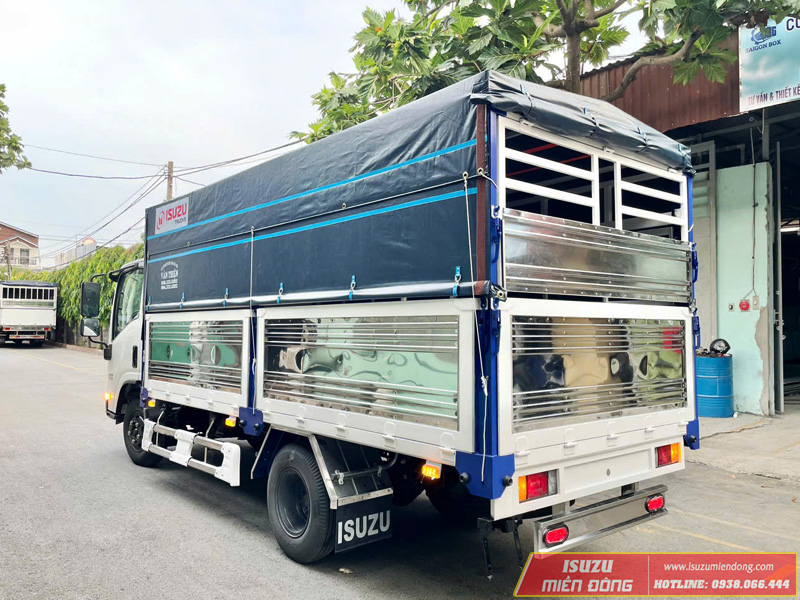 Xe Tải Isuzu QMR77HE5 2T8 Thùng Mui Bạt