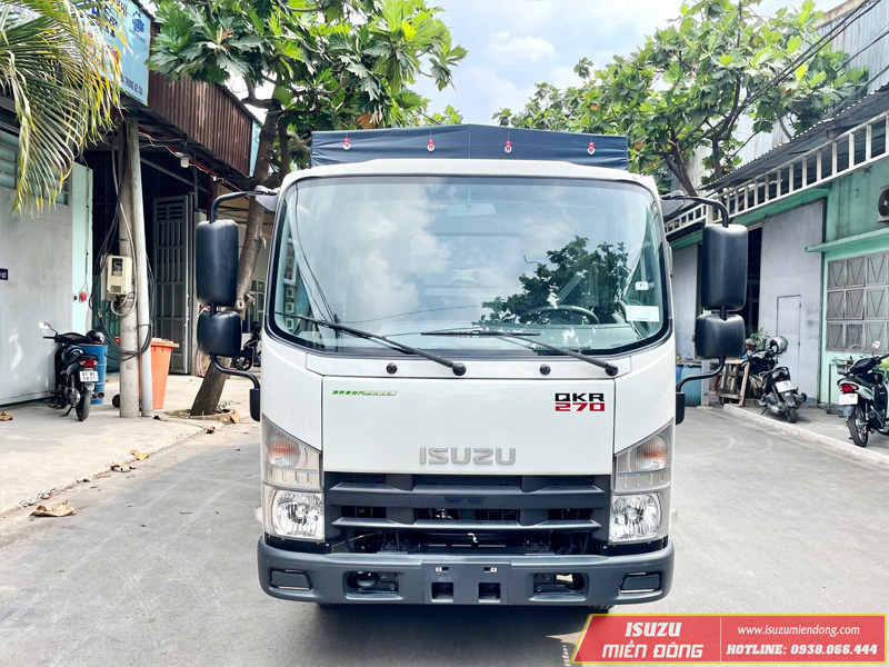 Xe Tải Isuzu QMR77HE5 2T8 Thùng Mui Bạt