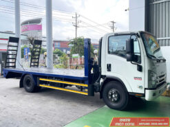 xe Isuzu NQR 550 5 tấn nâng đầu chở máy công trình