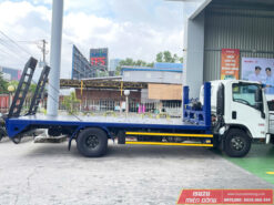 xe Isuzu NQR 550 5 tấn nâng đầu chở máy công trình