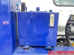 xe Isuzu NQR 550 5 tấn nâng đầu chở máy công trình