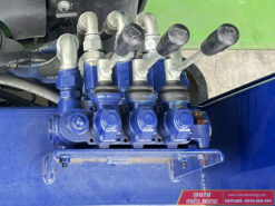 xe Isuzu NQR 550 5 tấn nâng đầu chở máy công trình