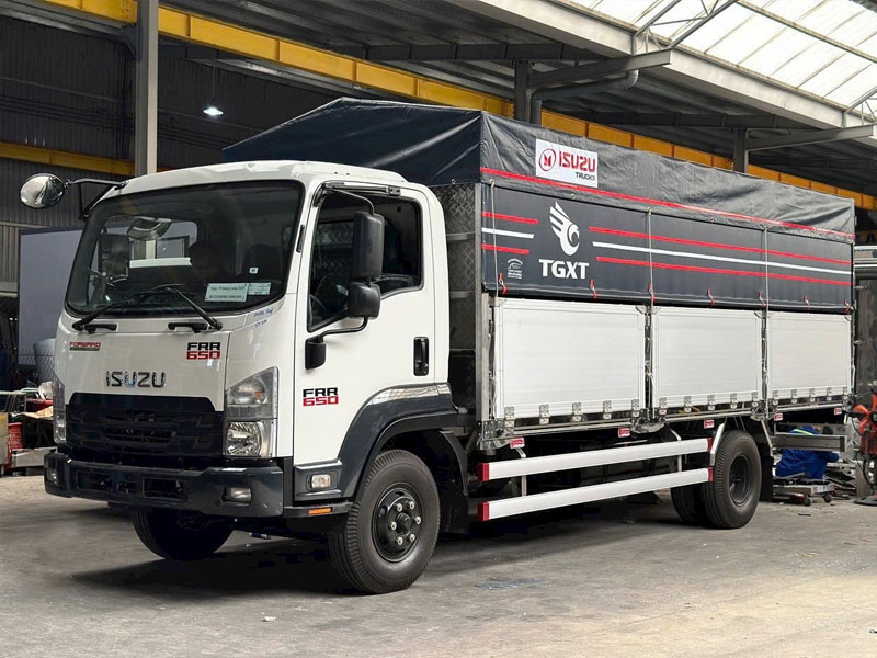 Giá xe tải Isuzu FRR 650 thùng bửng nhôm mới nhất